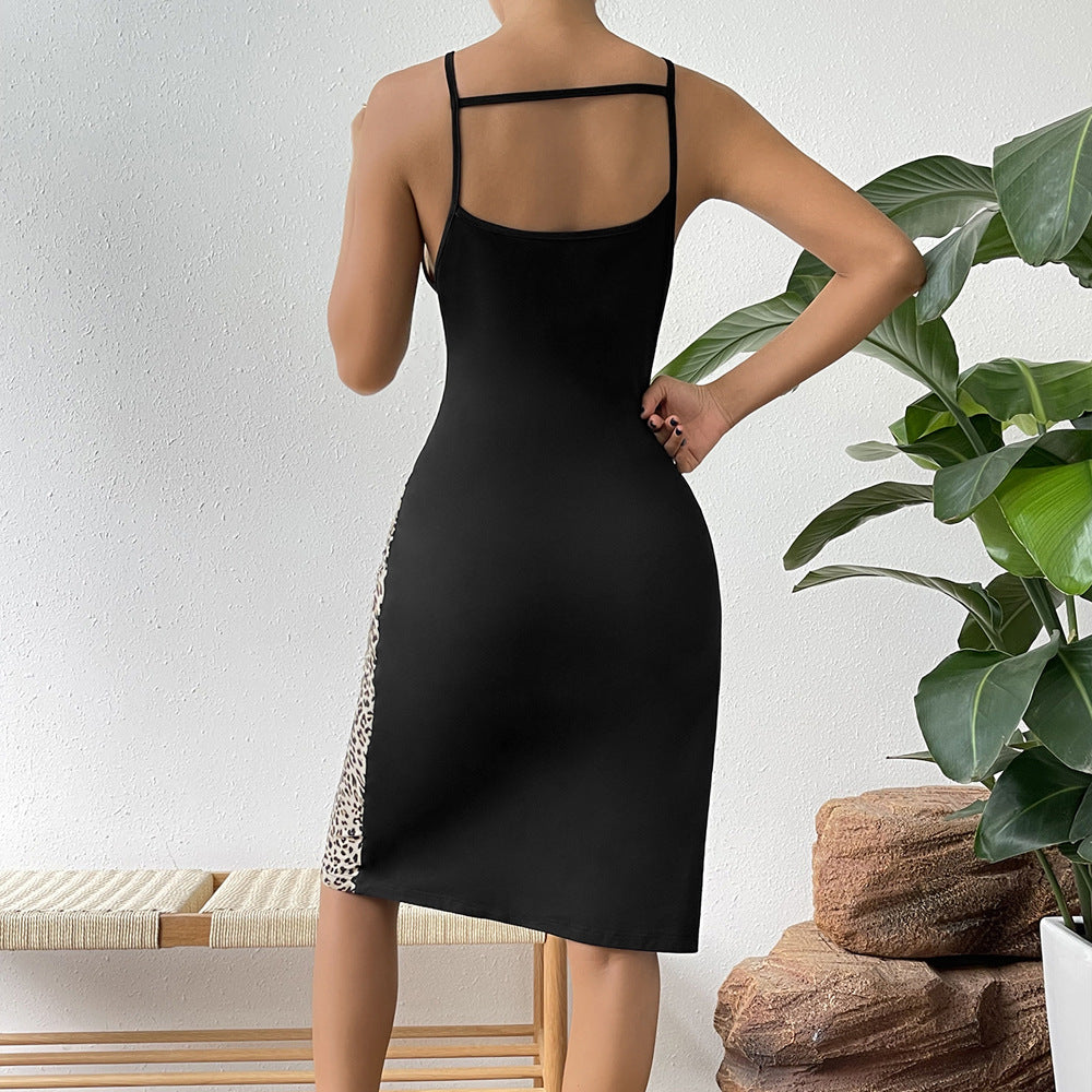 Robe élégante ajustée pour femmes avec des détails découpés et un motif léopard Chic und Stil