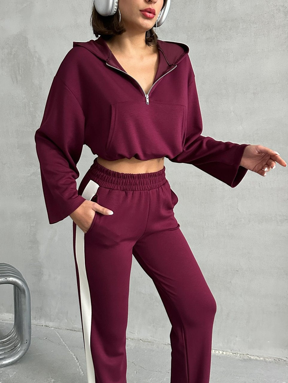 Ladies sweat crop-top with hood and wide pants Chic and Style