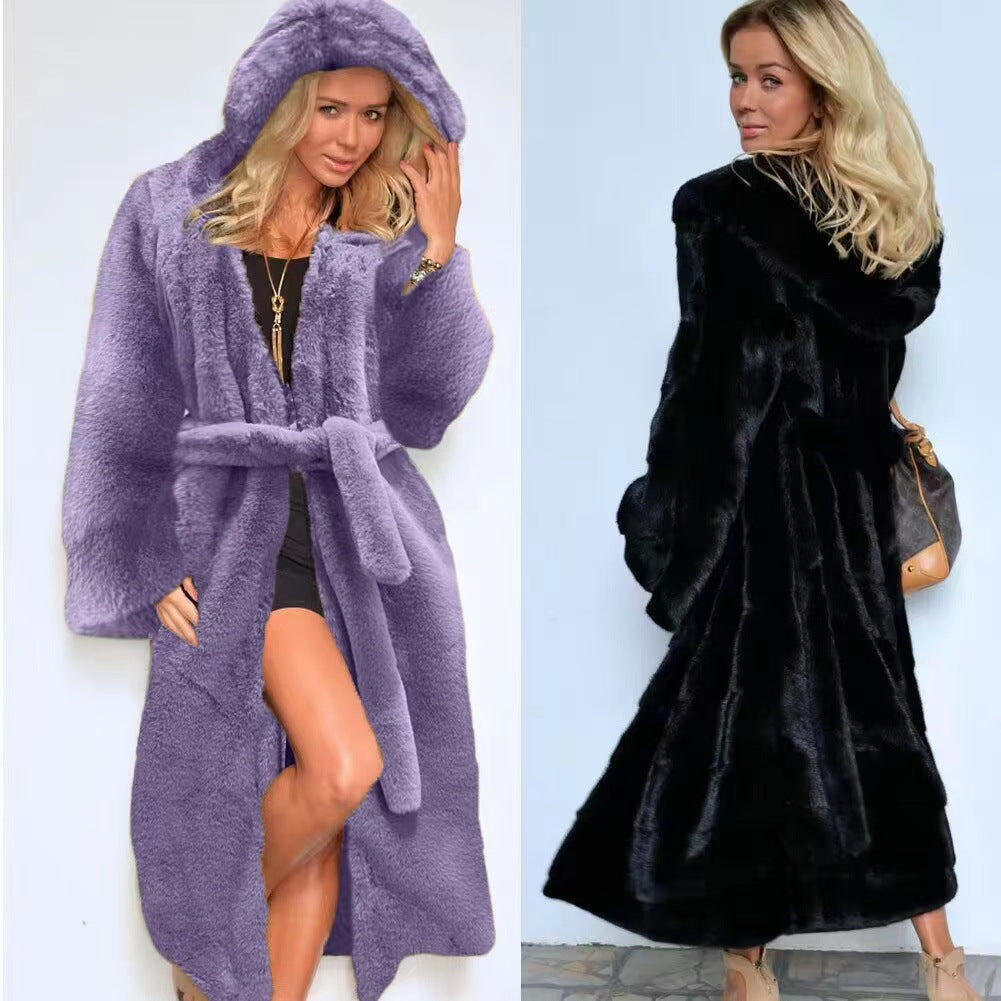 Dame à carreaux avec capuche et ceinture Chic und Stil