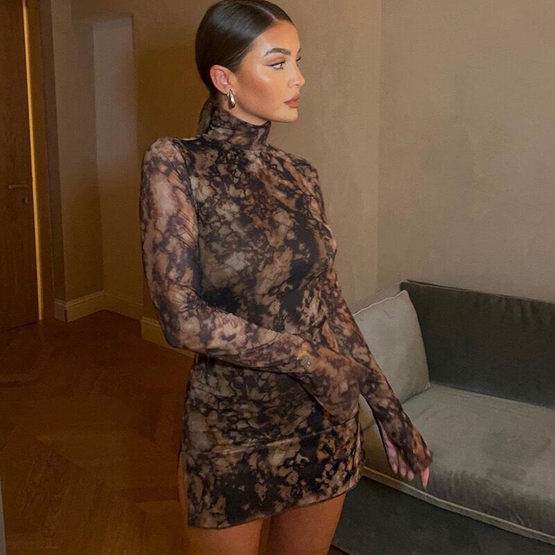 Robe mini flatteuse pour dames avec inserts en dentelle et fente haute Chic und Stil