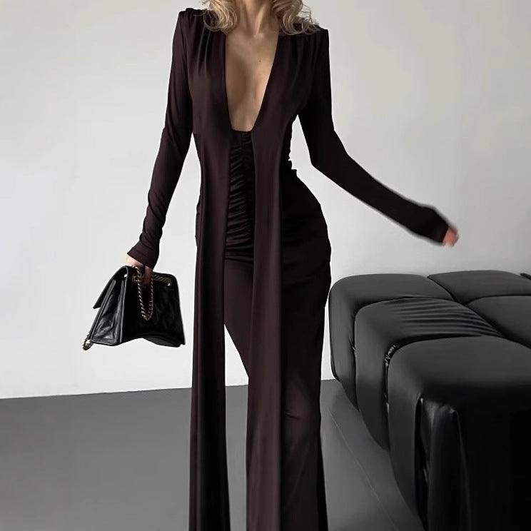 Robe féminine mettant en valeur la silhouette avec décolleté en V profond et détails de volants raffinés Chic und Stil