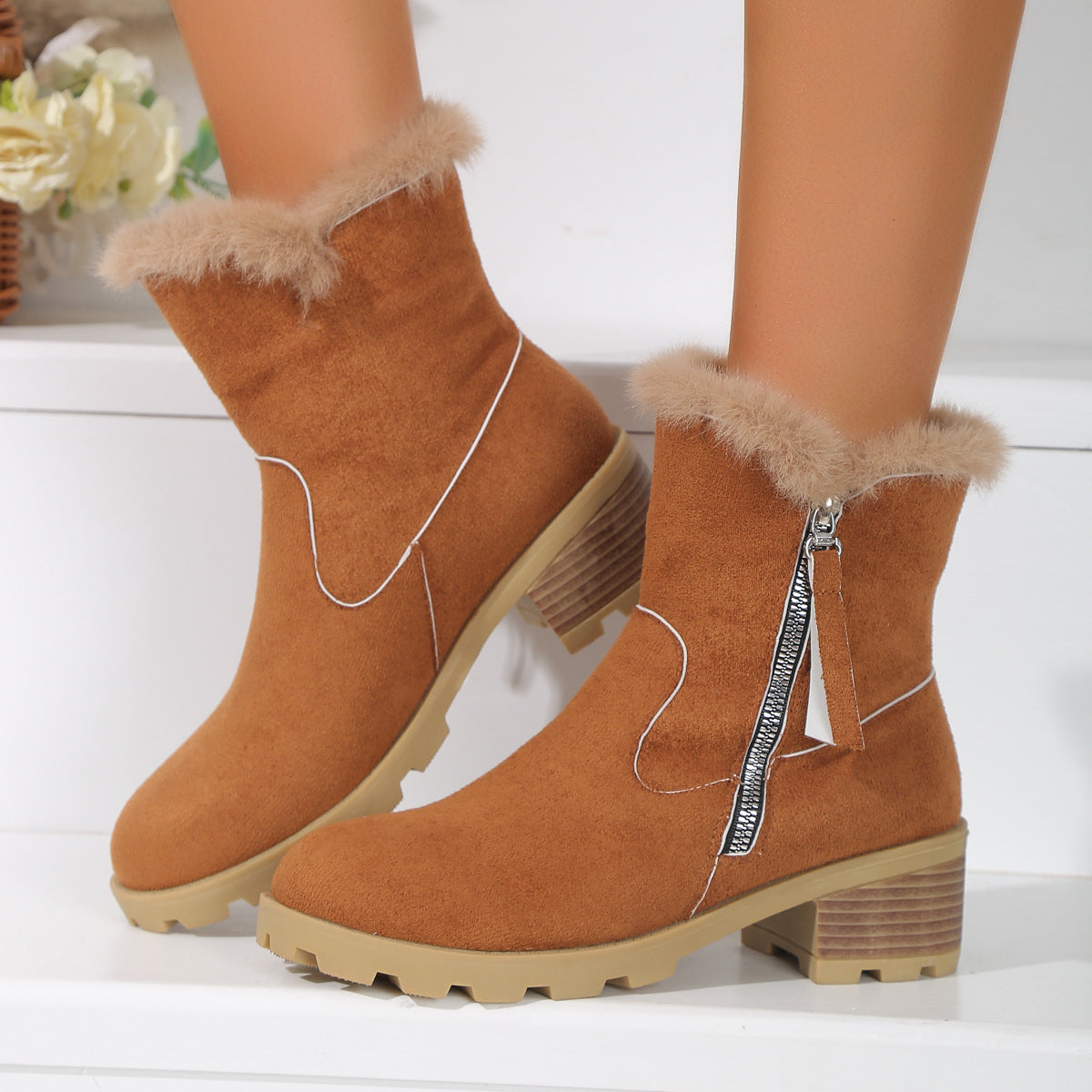 Bottes d'hiver pour femmes avec col en peluche et semelle antidérapante Chic und Stil