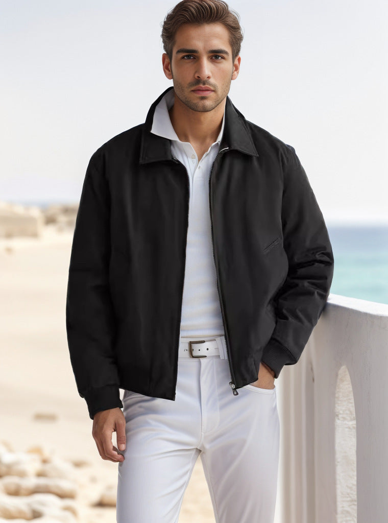 Men's transitional jacket with a sporty cut, featuring a zipper and practical pockets Chic und Stil