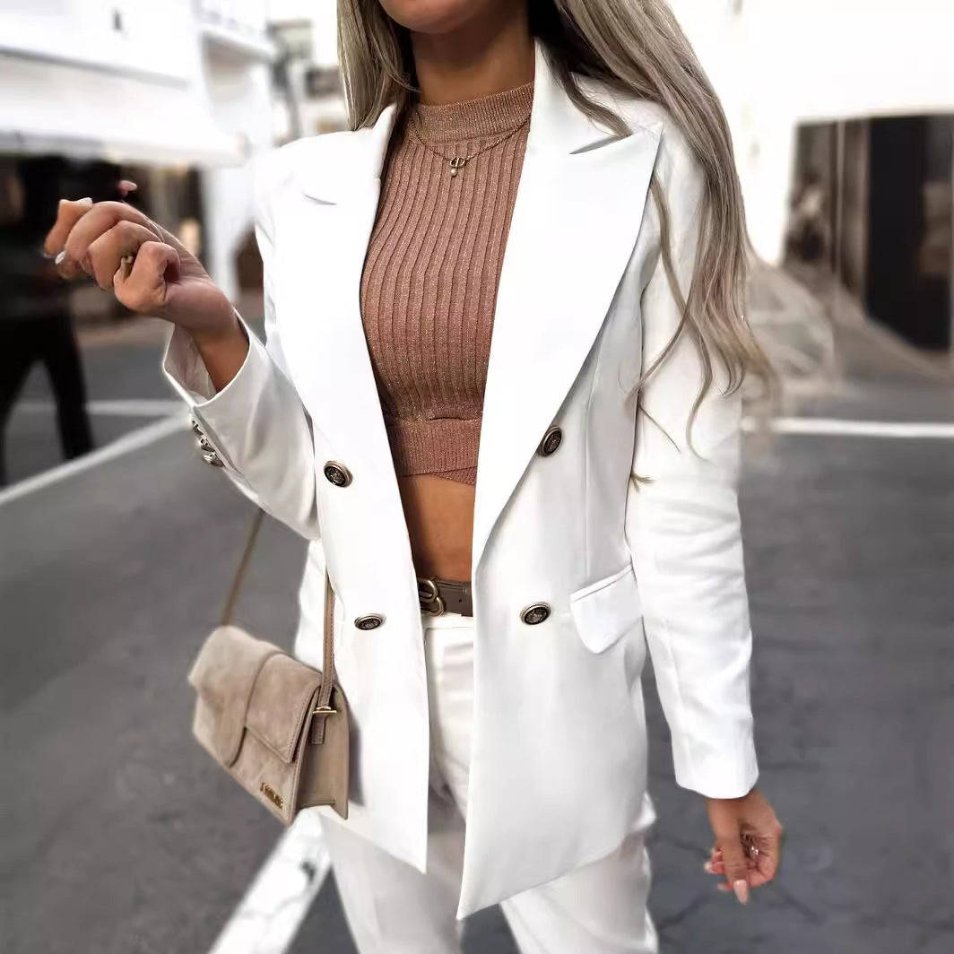 Blazer élégant pour femmes avec des boutons à double agrafage et une coupe moderne Chic und Stil