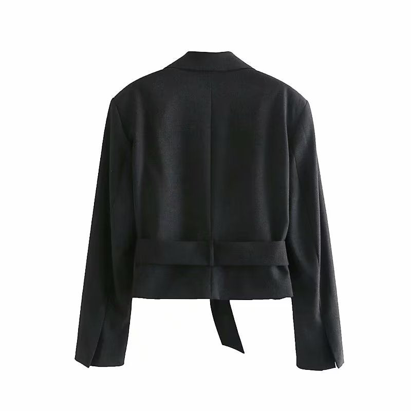 Trendy short women's jacket with an elegant cut and practical details Chic and Style