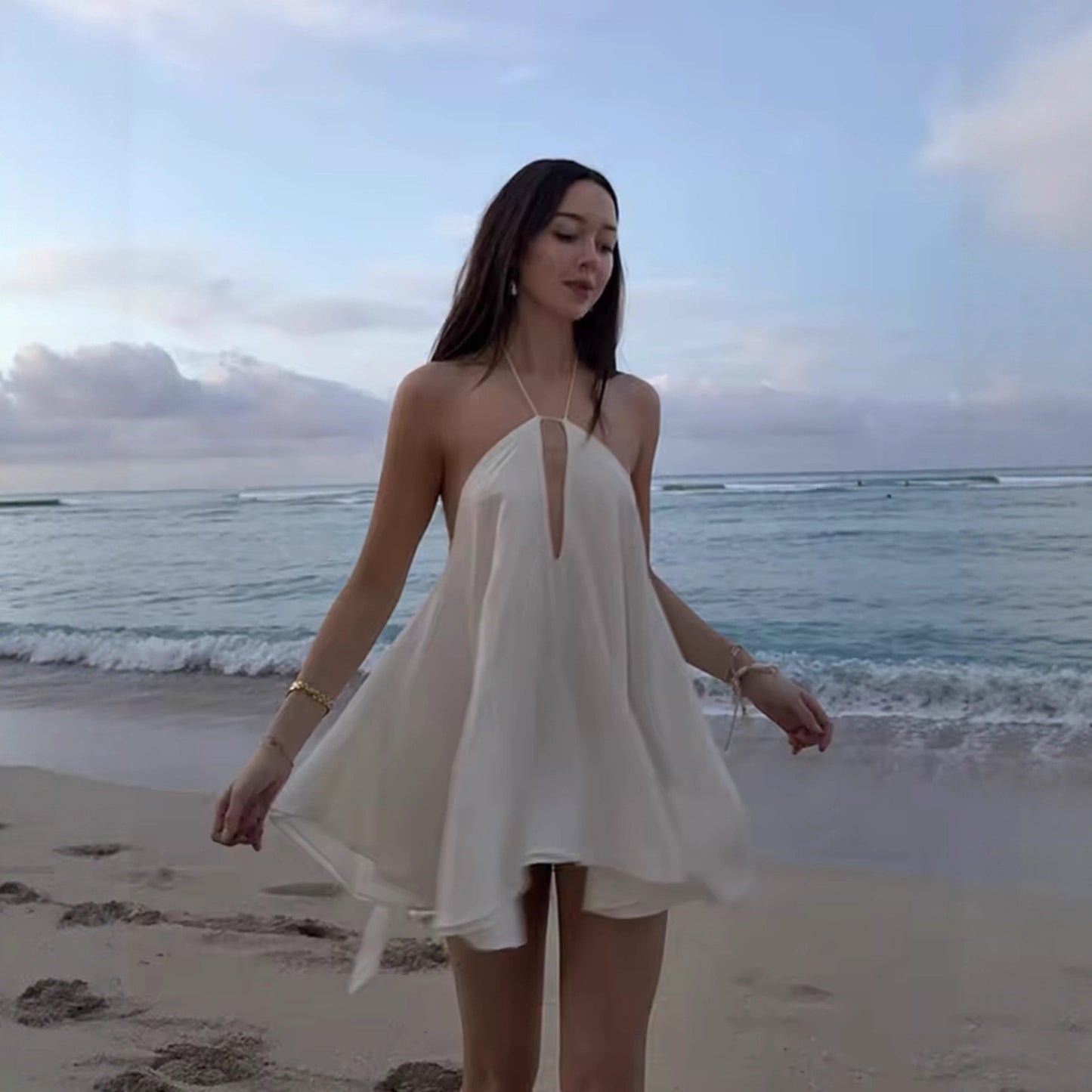 Robe en chiffon légère pour dames avec décolleté en V profond et bretelles ajustables Chic und Stil