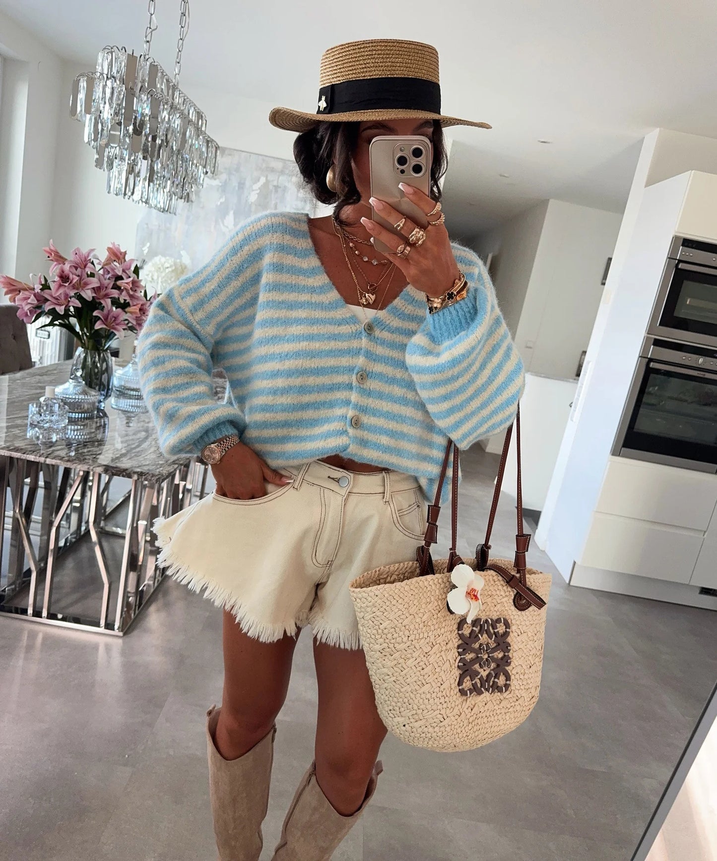 Cardigan en tricot douillet pour dames en laine de haute qualité avec un motif rayé tendance Chic und Stil