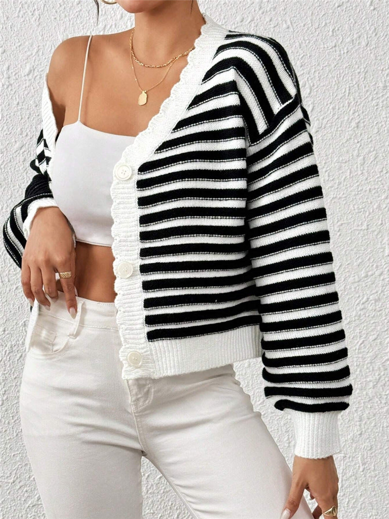 Dame cardigan avec un motif rayé moderne et des manches volumineuses Chic und Stil