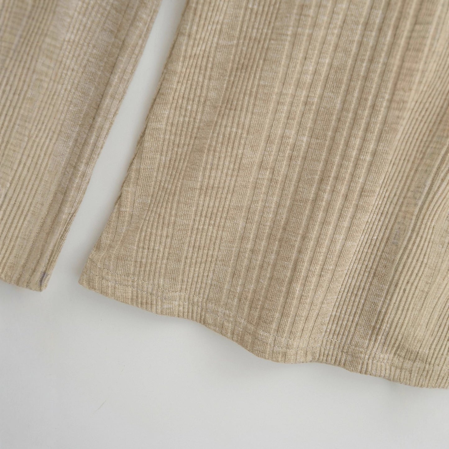 Chemise à manches longues pour femmes avec un design structuré moderne et un col de chemise classique Chic und Stil