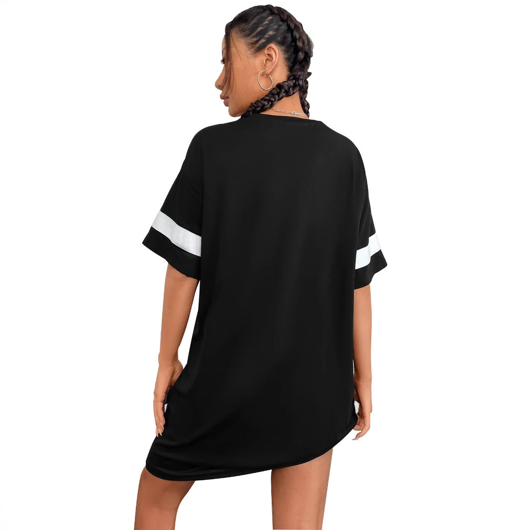 Robe T-shirt de sport pour femmes dans un style streetwear urbain Chic und Stil
