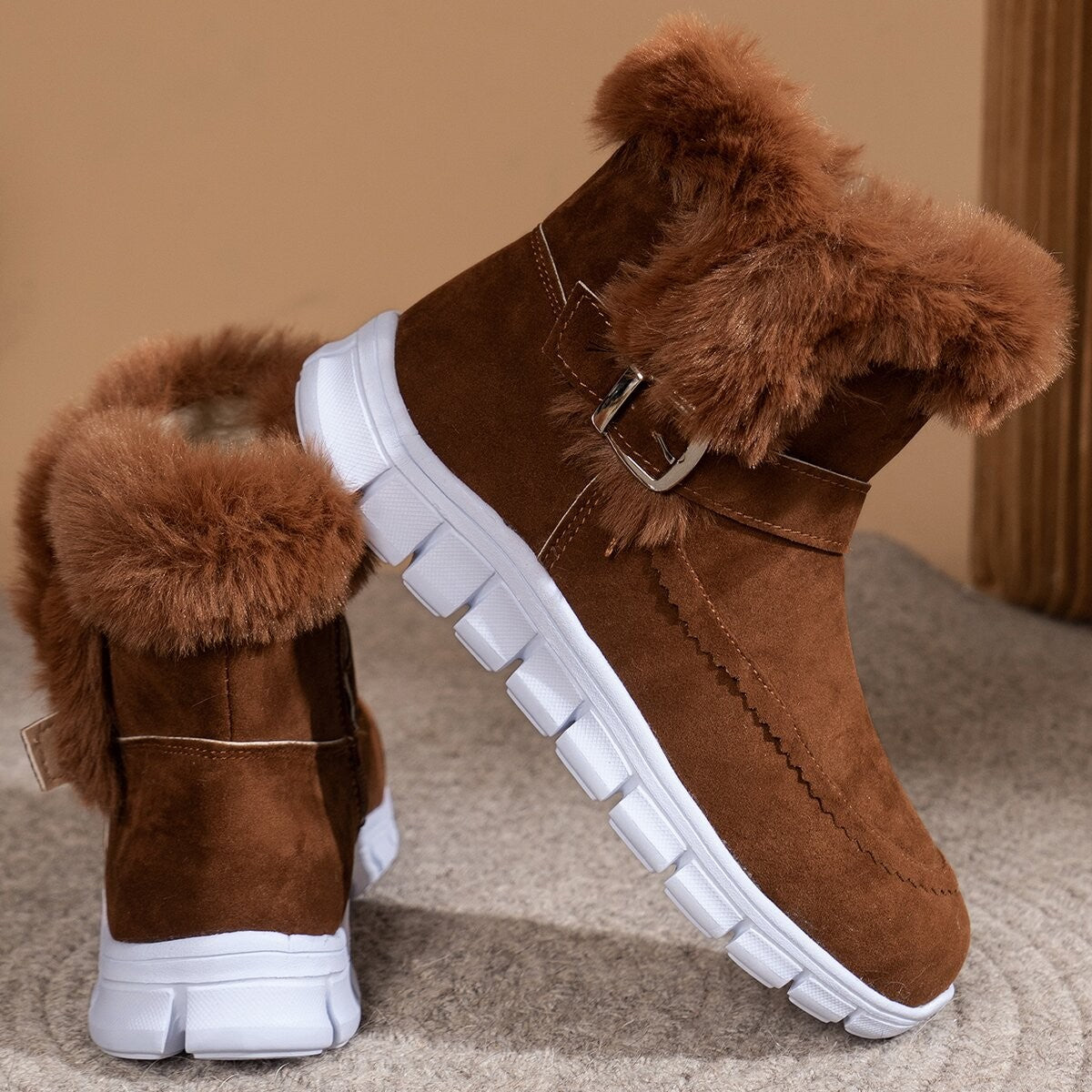 Bottes d'hiver pour femmes avec un col en fausse fourrure douillette et une semelle antidérapante Chic und Stil