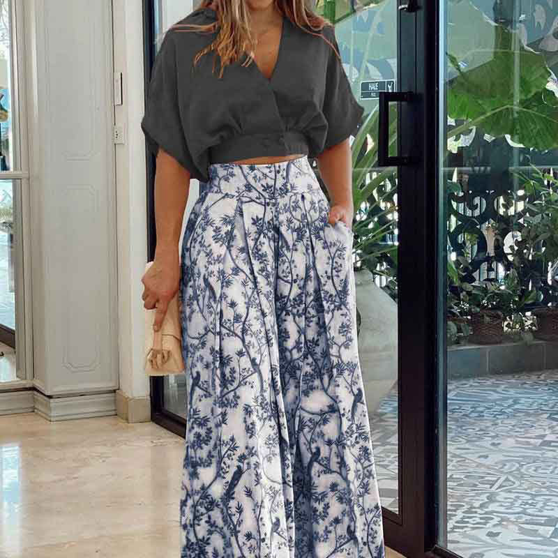 Dame haut cropped à la mode et pantalon large Chic und Stil