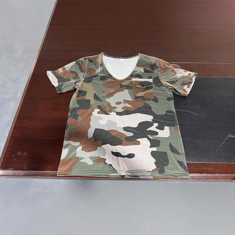 T-shirt à col V pour homme avec poche sur la poitrine et motif camouflage Chic und Stil