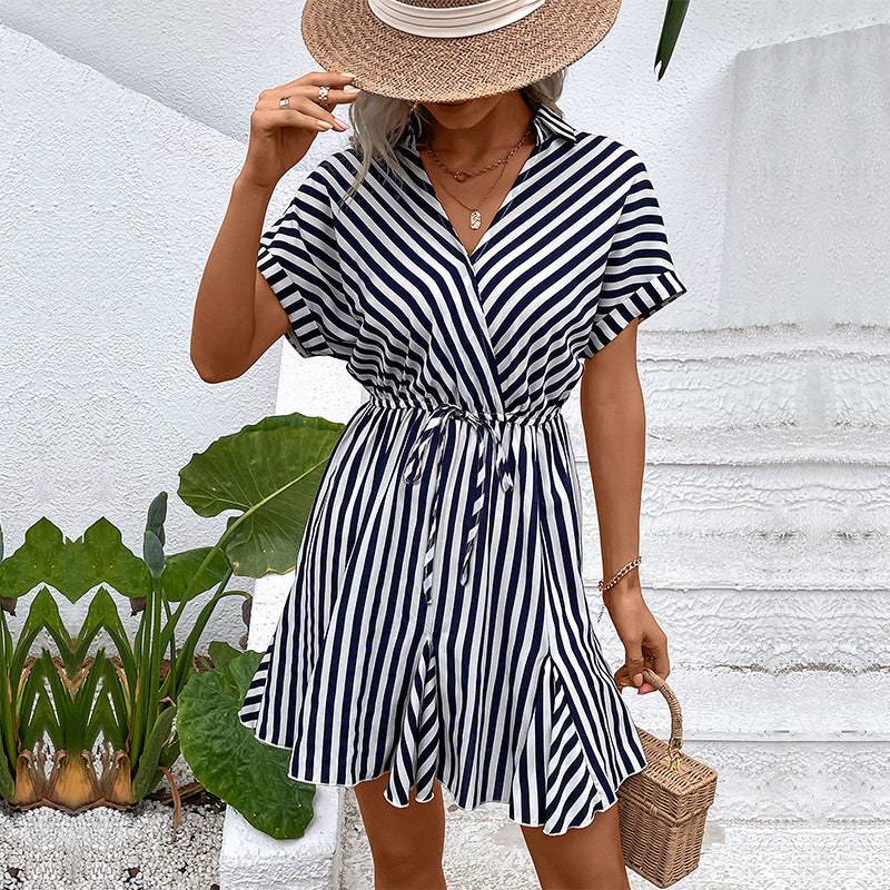 Robe portefeuille rayée pour femmes avec cinch à la taille ajustable Chic und Stil