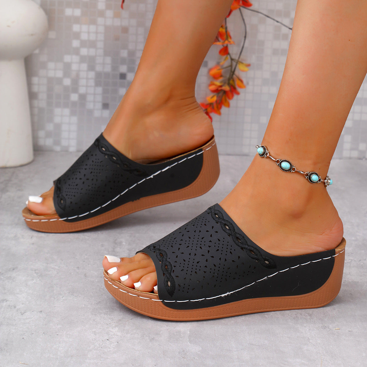 Sandales compensées à semelle perforée pour femmes Chic und Stil