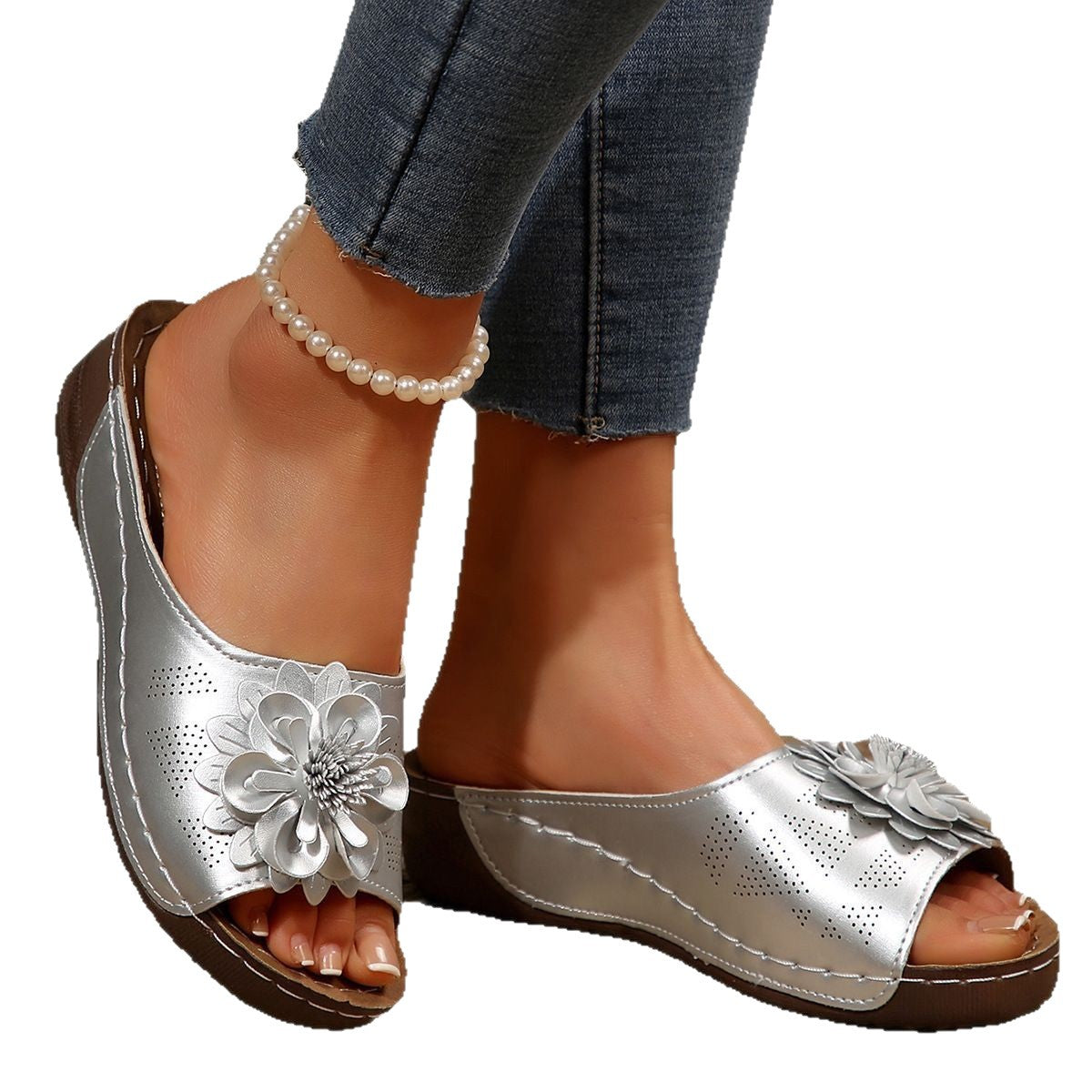 Sandales à brides décoratives fleuries Chic und Stil pour femmes