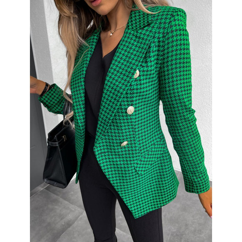 Blazer à carreaux pour femmes au design moderne avec double rangée de boutons et détails élégants Chic und Stil