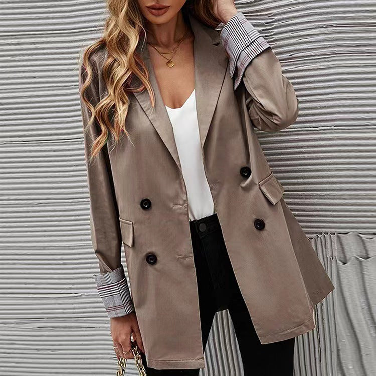 Veste de mode pour femmes avec double rangée de boutons et détails élégants Chic und Stil