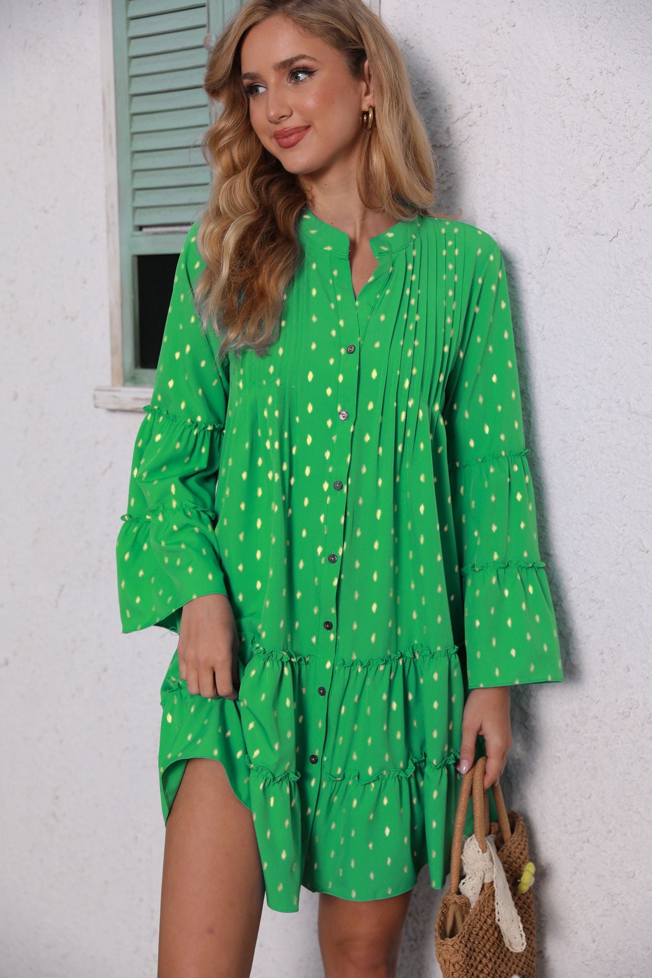Robe chemise décontractée pour femmes avec détails volantés et patte de boutonnage Chic und Stil