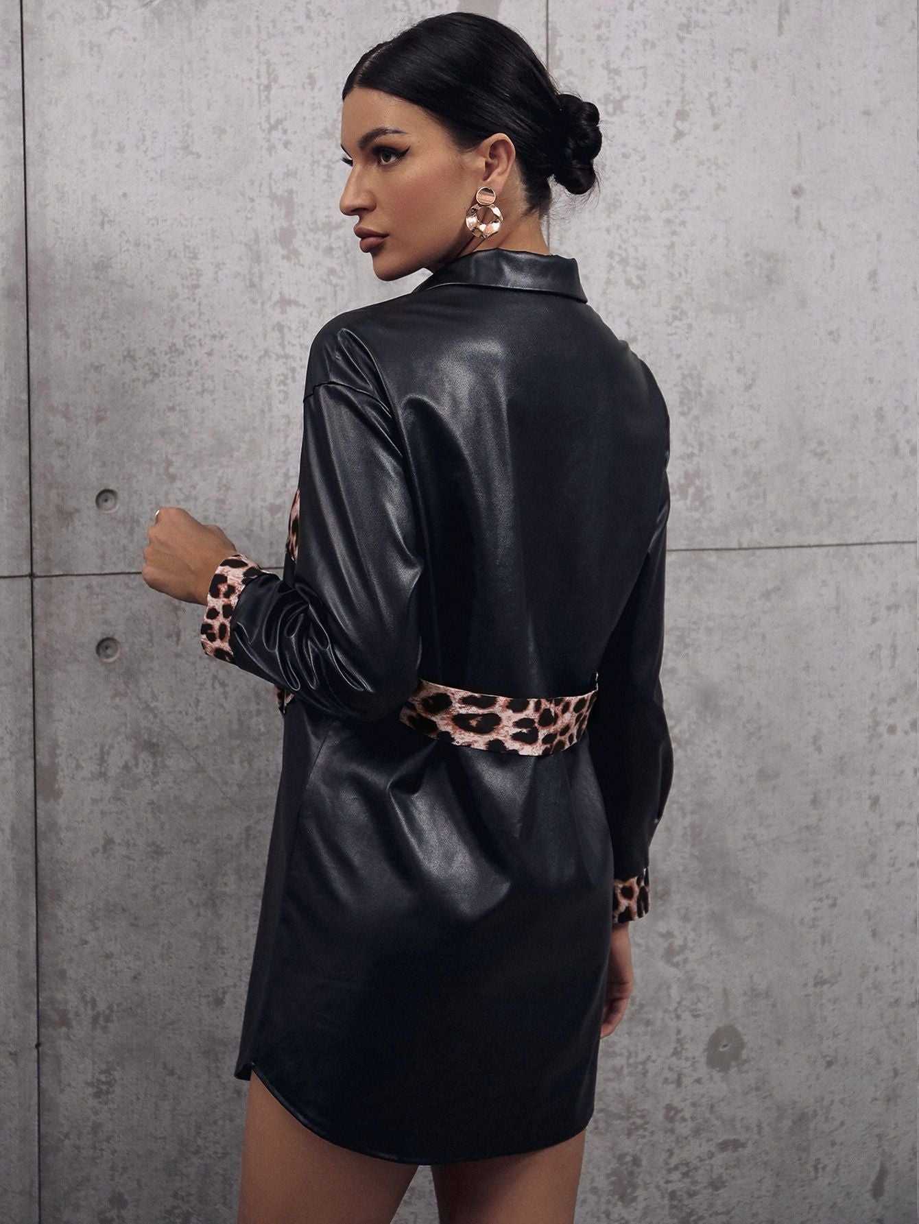 Robe chemise en simili cuir pour femmes avec imprimé animal et ceinture ajustable Chic und Stil