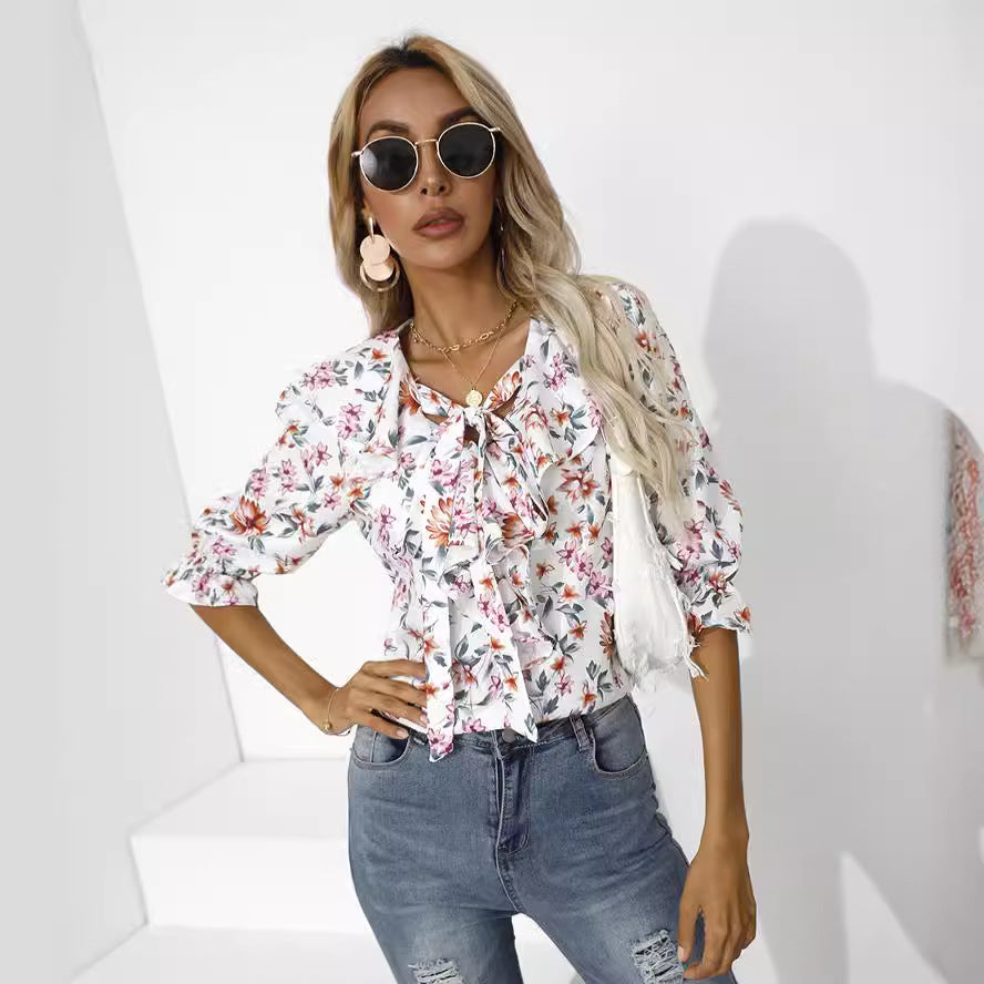 Chemisier femme avec détails froncés et design floral Chic und Stil