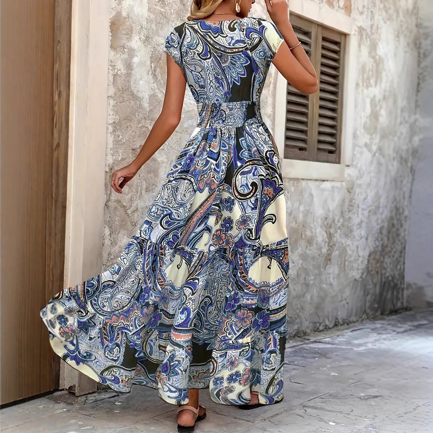 Robe maxi femme avec motif paisley floral et coupe flatteuse Chic und Stil
