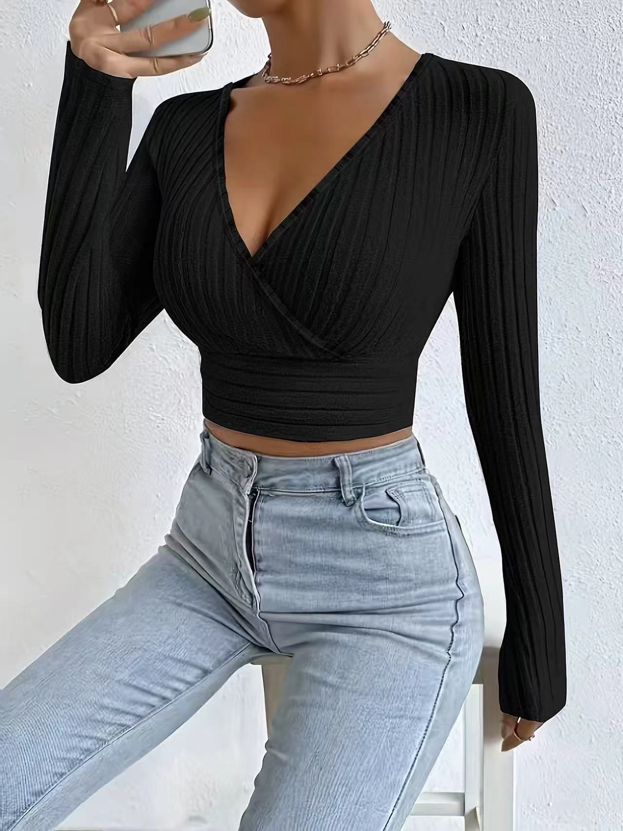 Pull-over court pour femmes avec décolleté en V et design côtelé raffiné Chic und Stil