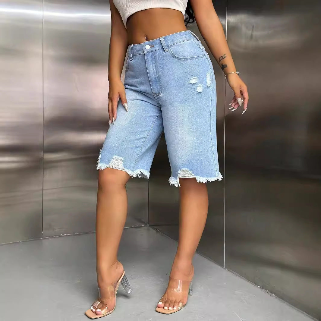 Shorts en denim distressed pour femmes avec des finitions effilochées Chic und Stil