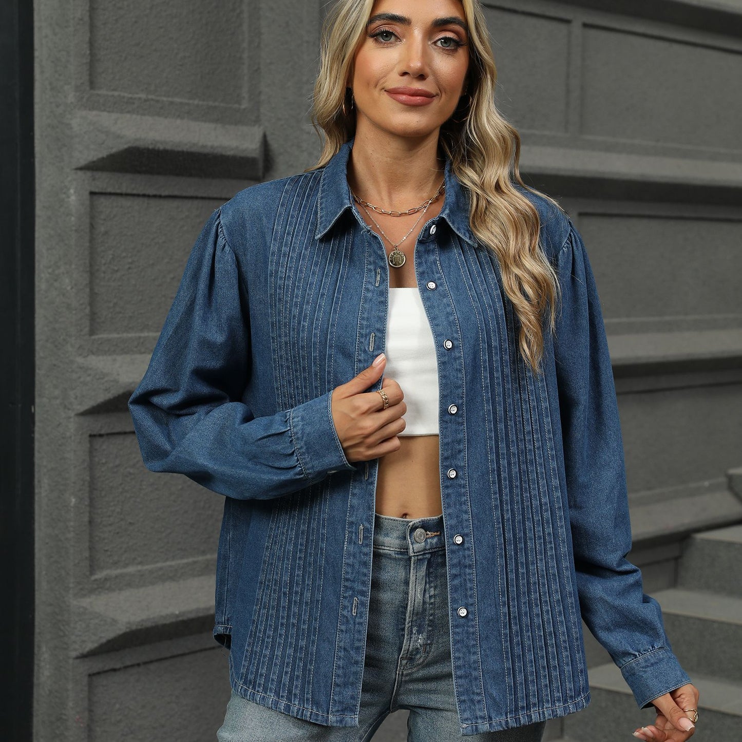 Women's denim blouse with pleated details and elegant cut Chic und Stil