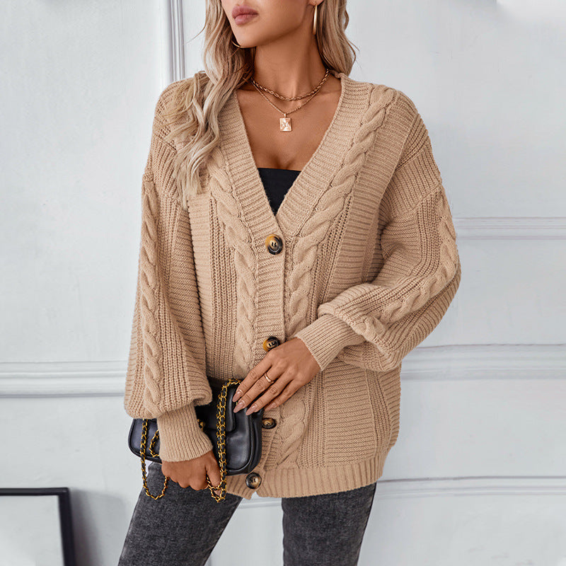 Veste en tricot pour femmes avec design en torsades et détails en boutons dorés Chic und Stil