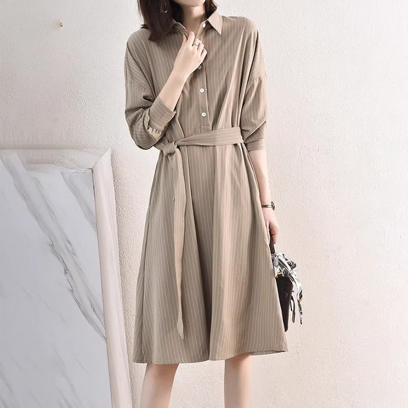 Robe midi à boutons pour femmes avec ceinture Chic und Stil
