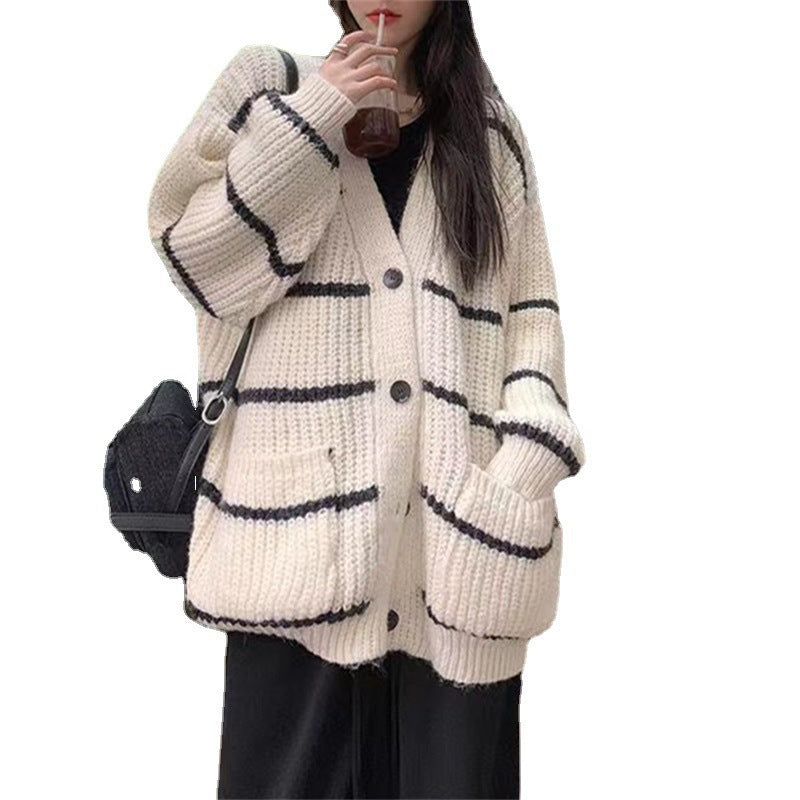 Ladies Chunky Knit Cardigan with practical pockets and button closure Chic and Stil