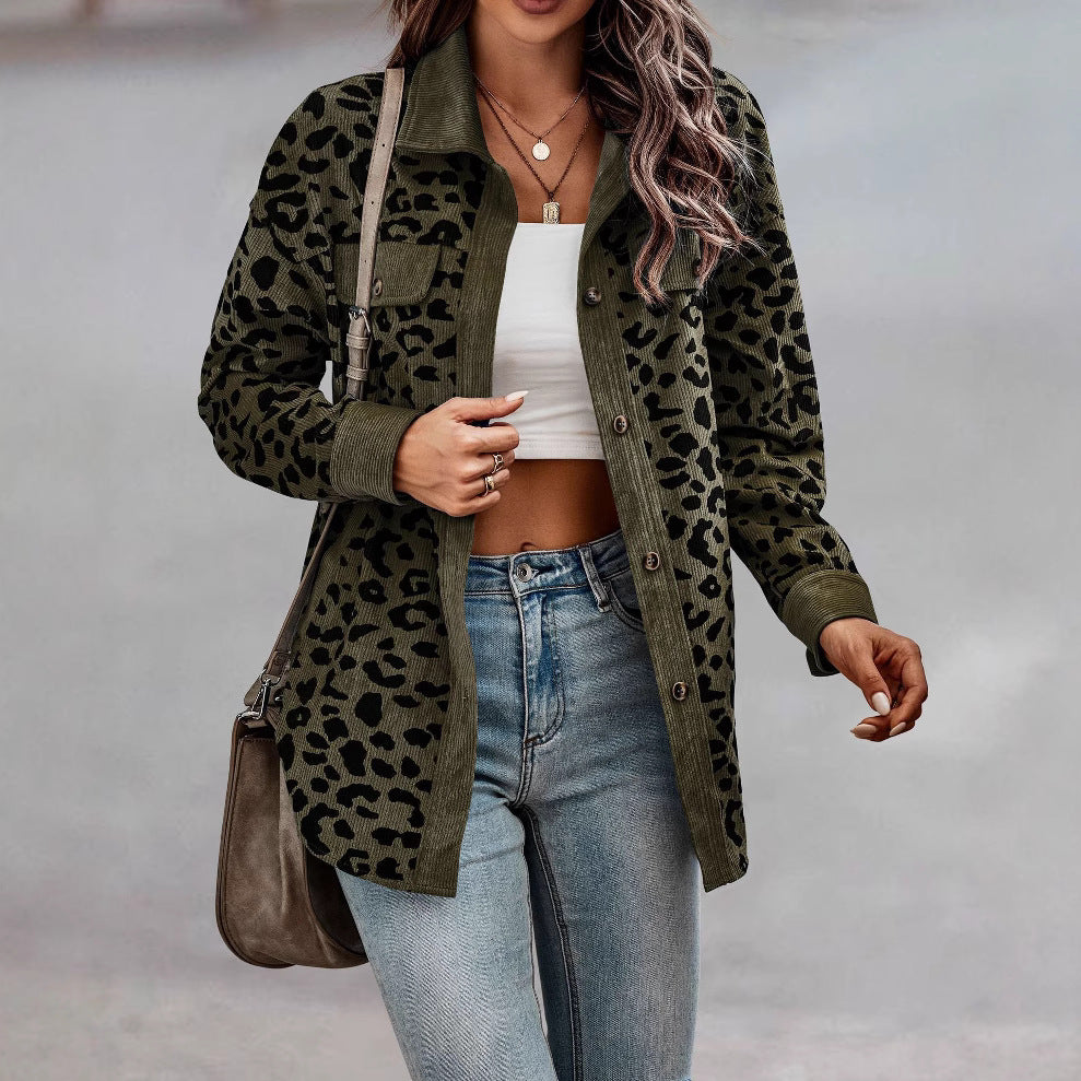Veste pour femmes en motif léopard avec tissu structuré et poches pratiques Chic und Stil