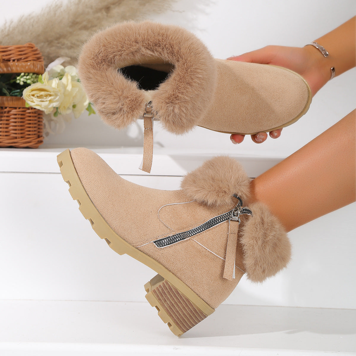 Bottes d'hiver pour femmes avec col en peluche et semelle antidérapante Chic und Stil