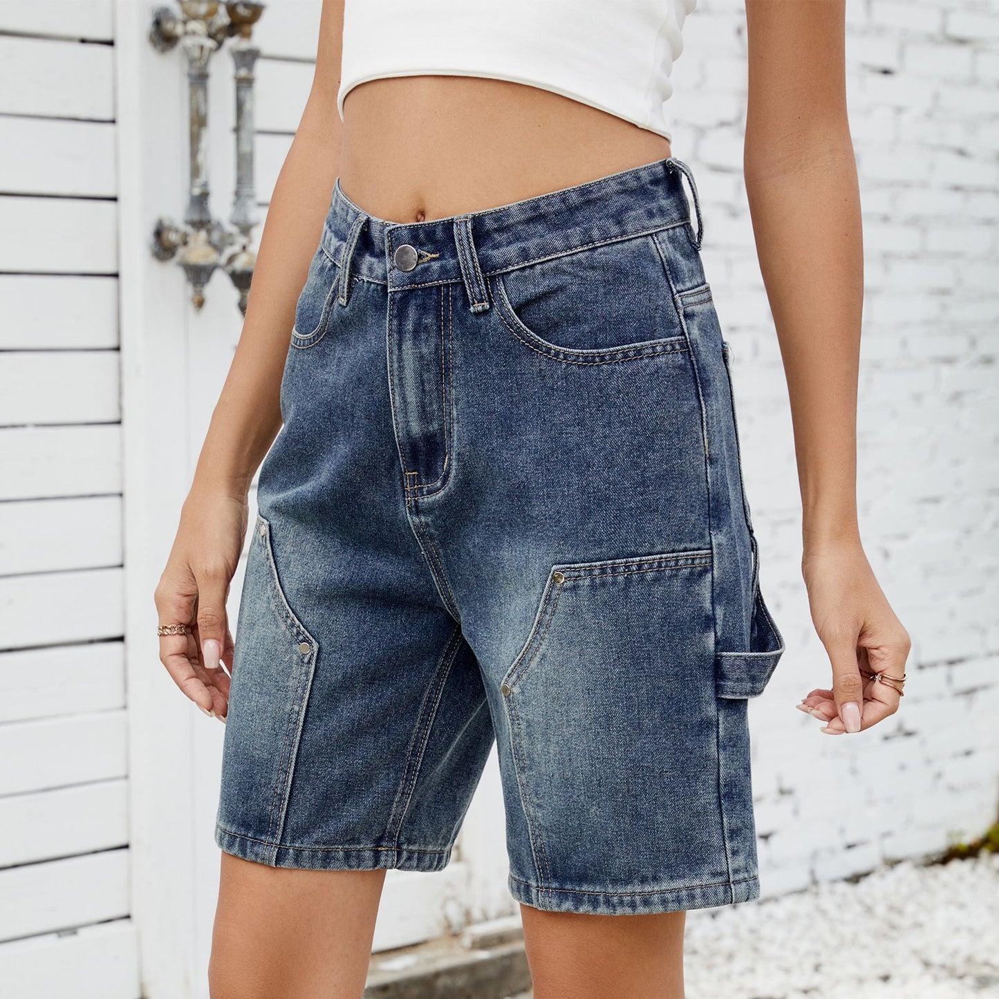 Chic und Stil Women's Utility Denim Shorts