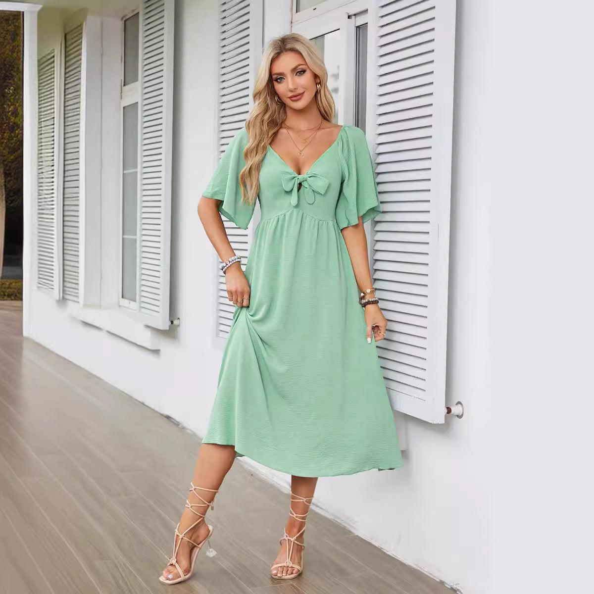Robe maxi aérienne pour femme avec un design de nœud nostalgique Chic und Stil