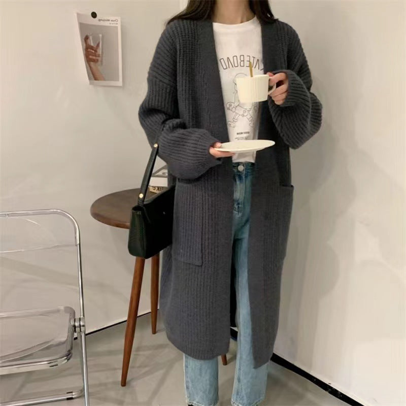 Cardigan en tricot féminin avec une silhouette décontractée et des poches profondes Chic und Stil