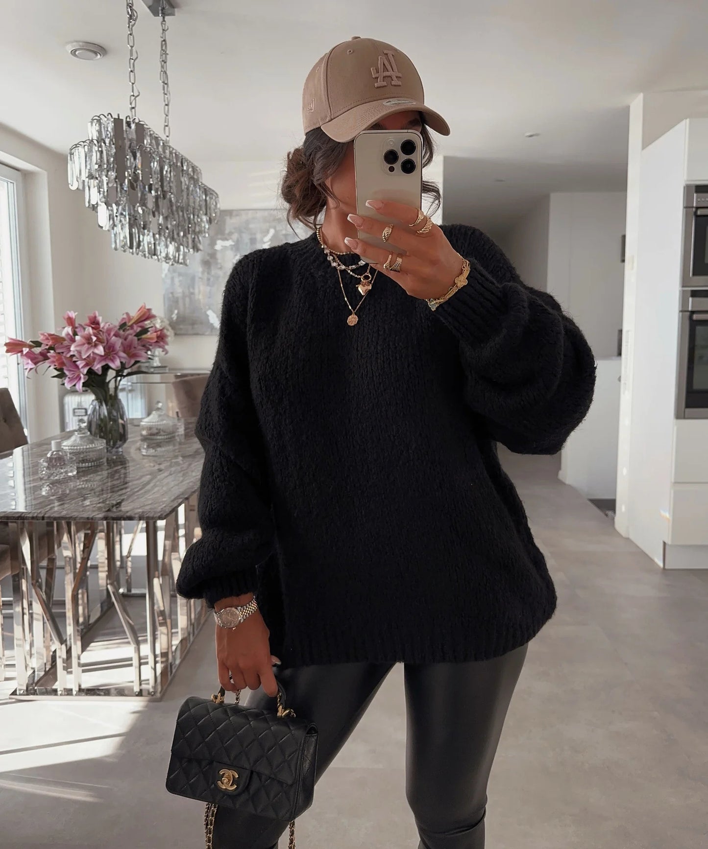 Pull en tricot pour femmes avec des manches volumineuses et une texture fine Chic und Stil