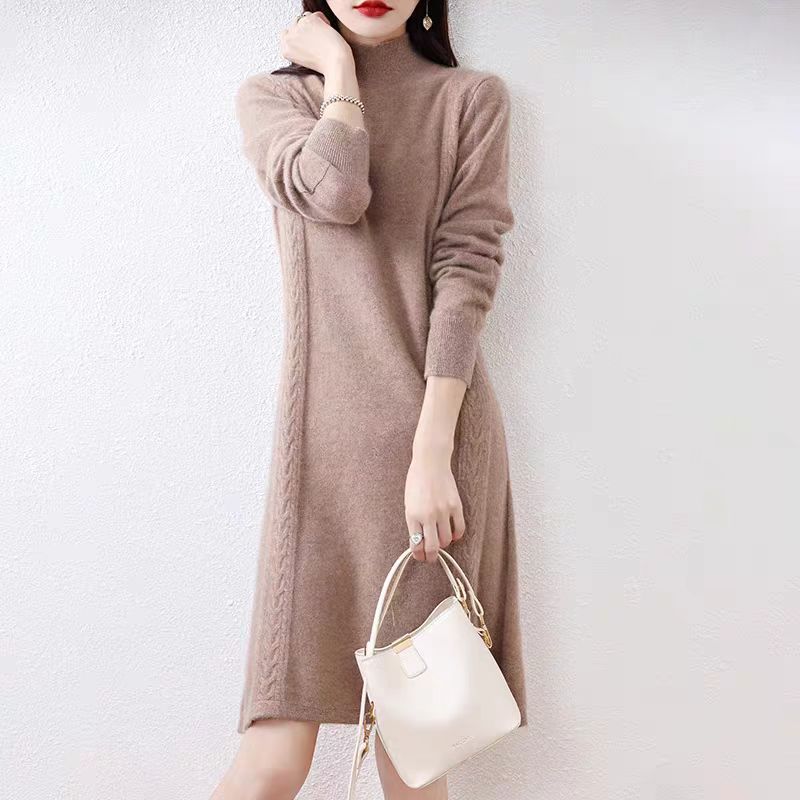 Robe tricotée élégante pour femmes avec de fins motifs en torsades Chic und Stil