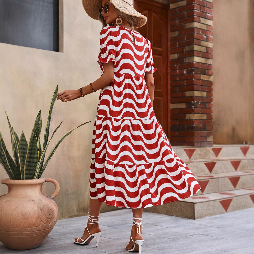 Robe midi d'été pour femmes avec motif de vagues et détails en volants Chic und Stil