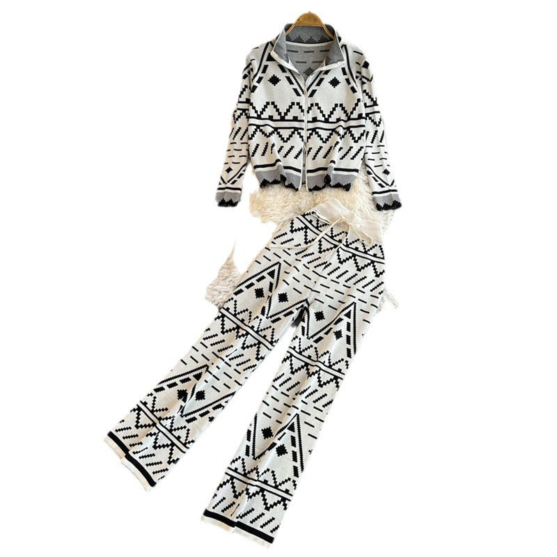 Costume en tricot tendance pour femmes avec des motifs géométriques Chic und Stil