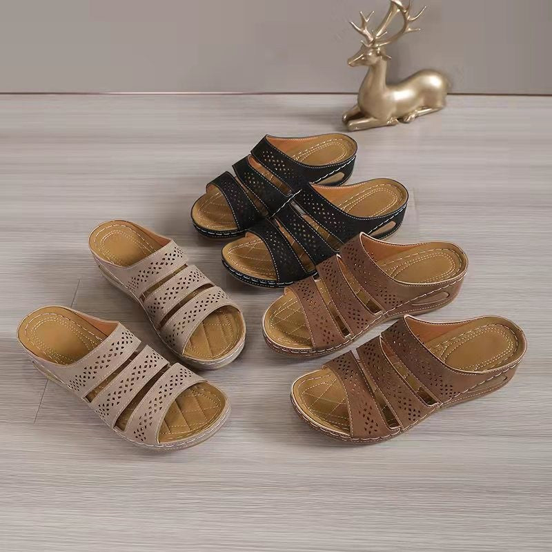 Sandales à brides séparatrices confortables pour dames avec des brides perforées et une semelle anatomique Chic und Stil