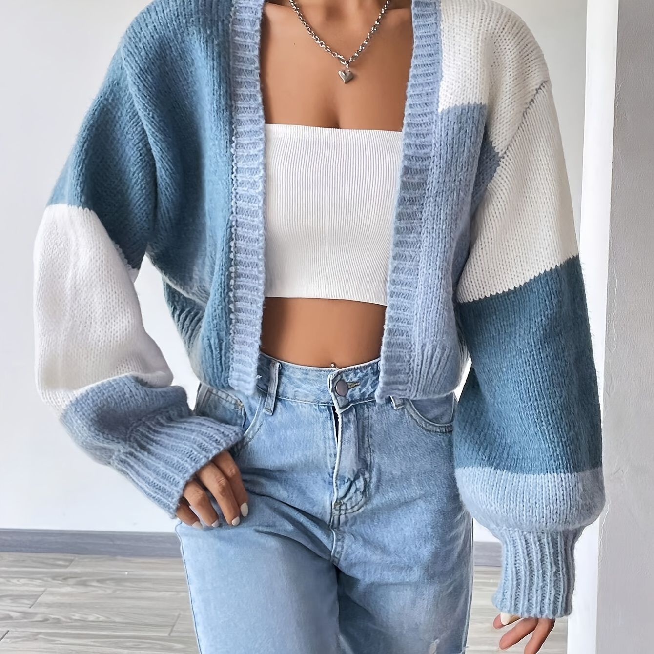 Cardigan décontracté pour femmes dans un design moderne à blocs de couleurs Chic und Stil