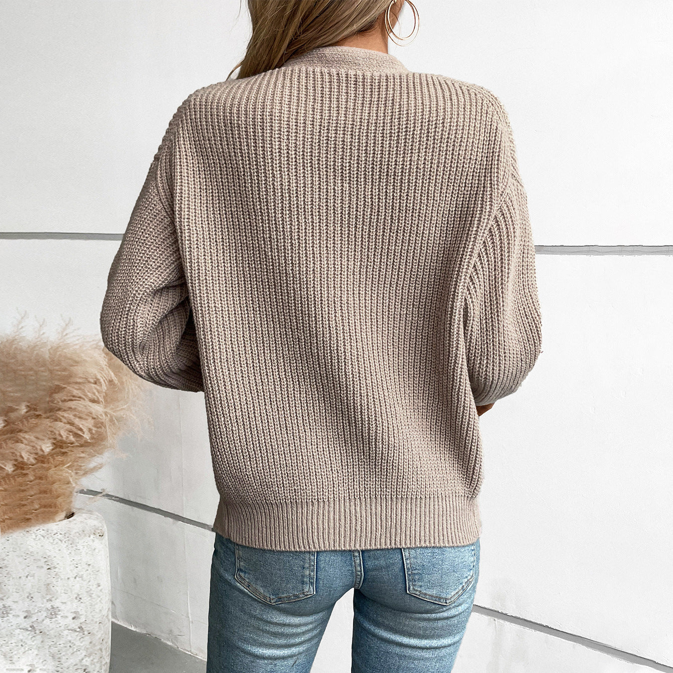 Veste en tricot pour femmes avec décolleté en V profond et poches pratiques Chic und Stil