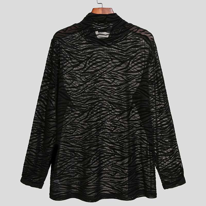 T-shirt à manches longues pour femmes avec imprimé animal texturé et col montant Chic und Stil