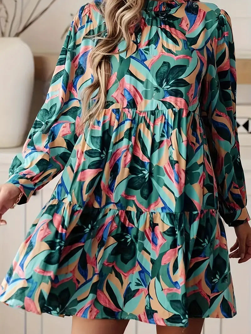 Robe rétro aérienne pour femmes avec des manches volumineuses et de larges plis Chic und Stil