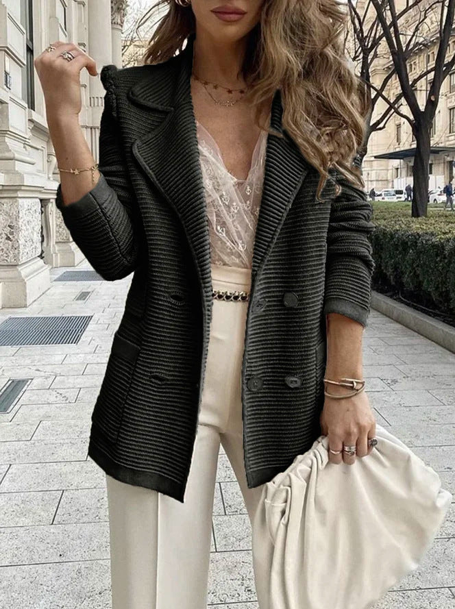 Blazer en tricot pour femmes avec double rangée de boutons et design structuré Chic und Stil