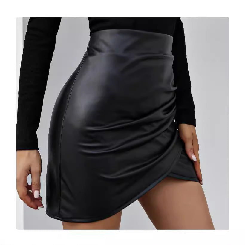 Short à volants en similicuir pour femmes avec coupe asymétrique Chic und Stil