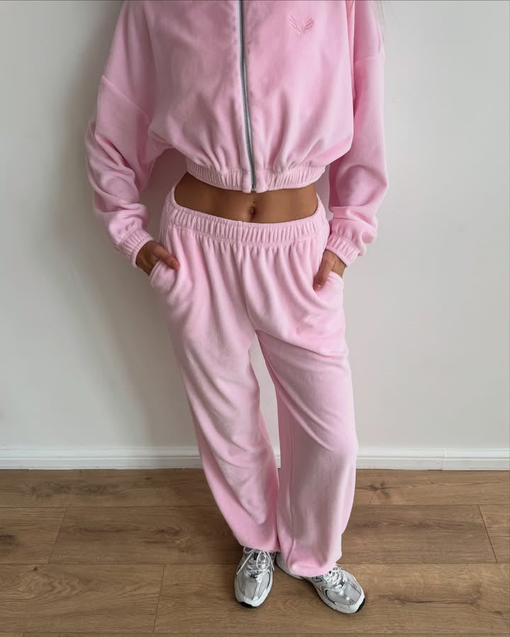 chic and stylish athletic short sweatshirt set for women and jogger pants with elastic waistband