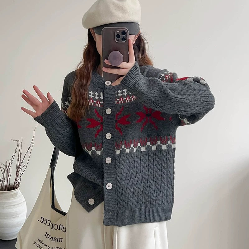 Cardigan en gros tricot pour femmes avec motif en torsades décoratif et détails de boutons Chic und Stil